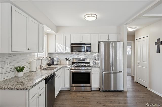 Builiding view three for 21615 Colgate, Farmington, MI. 48336