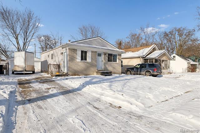 Builiding view twenty four for 21615 Colgate, Farmington, MI. 48336