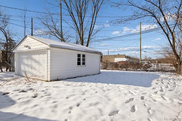 Builiding view twenty two for 21615 Colgate, Farmington, MI. 48336