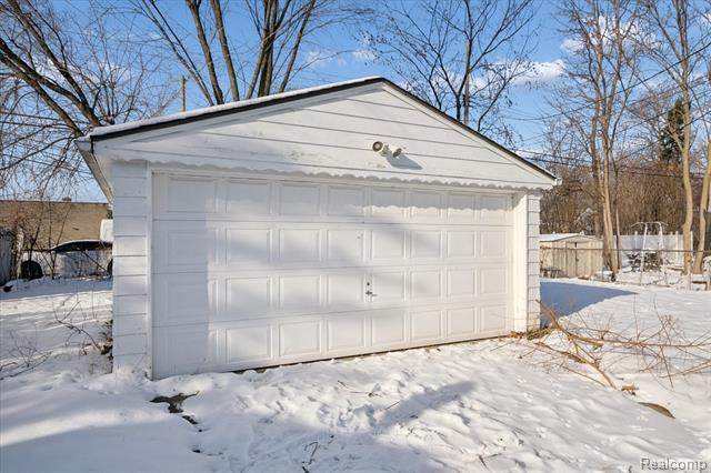 Builiding view twenty for 21615 Colgate, Farmington, MI. 48336