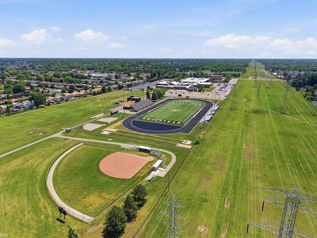 Builiding view forty one for 35842 Malibu, Sterling Heights, MI. 48312