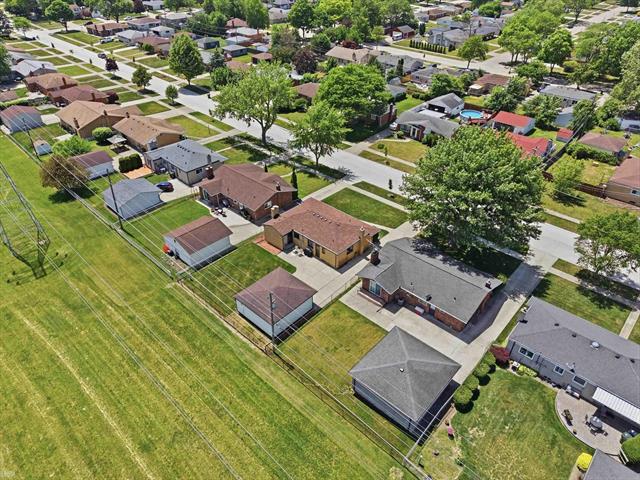 Builiding view forty three for 35842 Malibu, Sterling Heights, MI. 48312