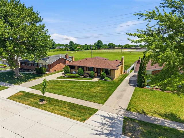 Builiding view thirty eight for 35842 Malibu, Sterling Heights, MI. 48312