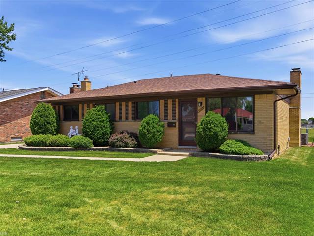 Builiding view thirty five for 35842 Malibu, Sterling Heights, MI. 48312