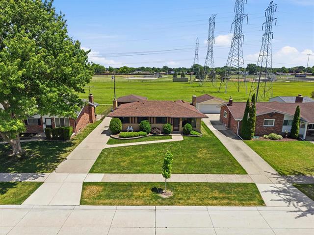 Builiding view thirty nine for 35842 Malibu, Sterling Heights, MI. 48312