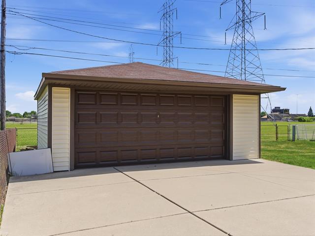 Builiding view thirty one for 35842 Malibu, Sterling Heights, MI. 48312