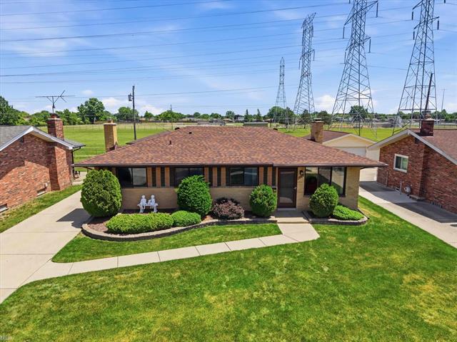 Builiding view thirty three for 35842 Malibu, Sterling Heights, MI. 48312