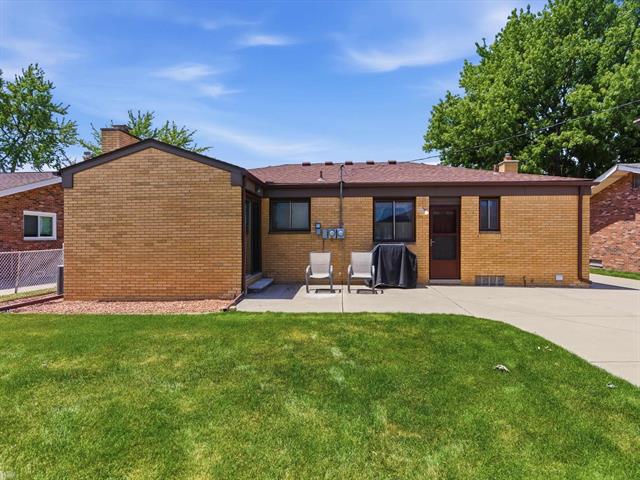 Builiding view twenty seven for 35842 Malibu, Sterling Heights, MI. 48312