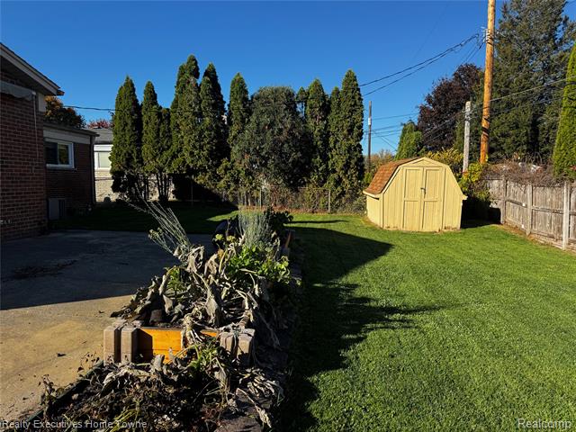 Builiding view nineteen for 14599 Joanise, Sterling Heights, MI. 48312