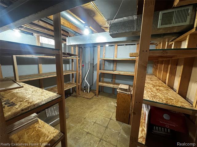 Builiding view seventeen for 14599 Joanise, Sterling Heights, MI. 48312