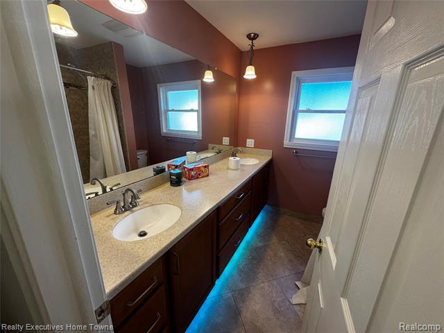 Builiding view ten for 14599 Joanise, Sterling Heights, MI. 48312