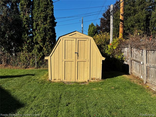 Builiding view twenty one for 14599 Joanise, Sterling Heights, MI. 48312