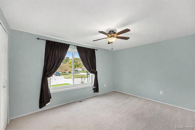 Builiding view seventeen for 35826 Foothill, Sterling Heights, MI. 48312