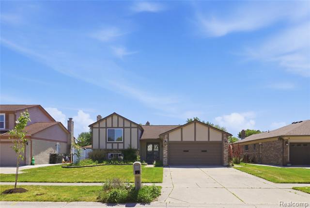 Builiding view two for 35826 Foothill, Sterling Heights, MI. 48312