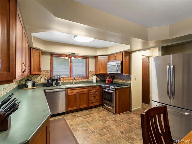 Builiding view fifteen for 36203 Pickwick, Sterling Heights, MI. 48310