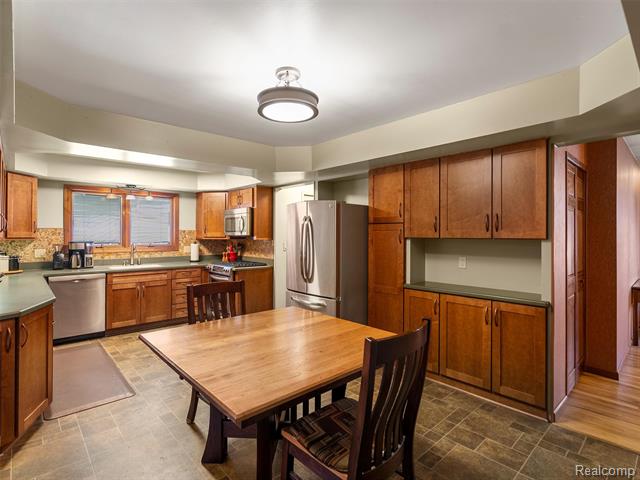 Builiding view fourteen for 36203 Pickwick, Sterling Heights, MI. 48310