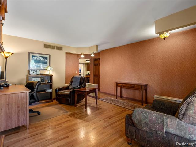 Builiding view six for 36203 Pickwick, Sterling Heights, MI. 48310