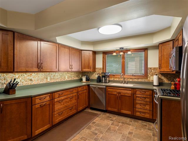 Builiding view sixteen for 36203 Pickwick, Sterling Heights, MI. 48310