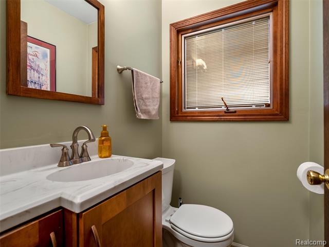 Builiding view twenty two for 36203 Pickwick, Sterling Heights, MI. 48310