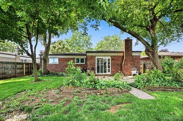 Builiding view nineteen for 36424 Clifford, Sterling Heights, MI. 48312
