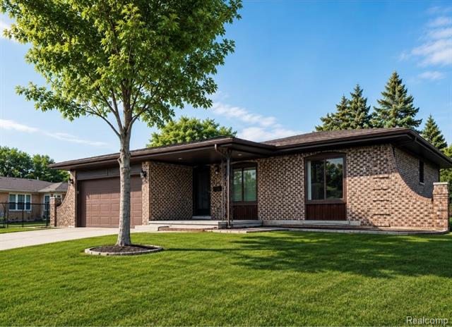 Builiding view one for 36086 English, Sterling Heights, MI. 48310