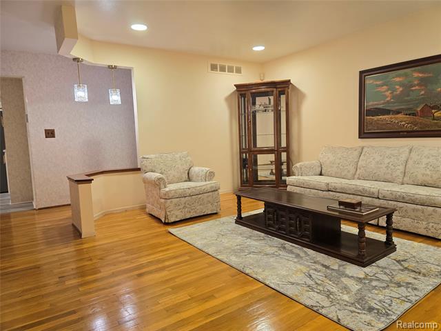 Builiding view two for 36086 English, Sterling Heights, MI. 48310