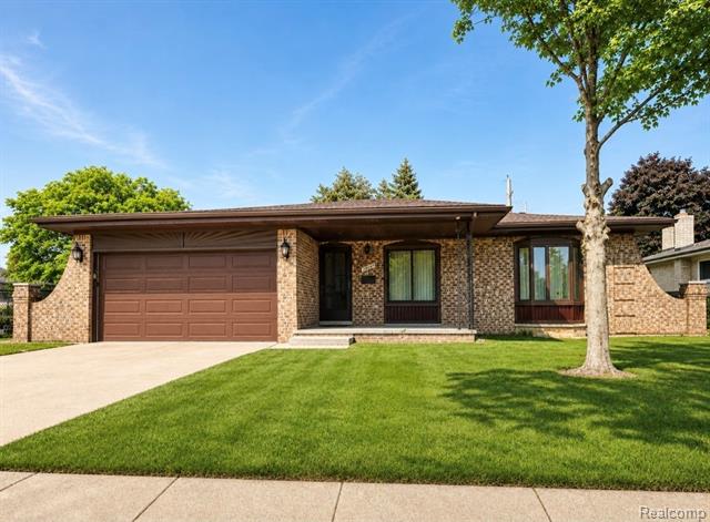 front view for 36086 English Dr, Sterling Heights, Mi. 48310