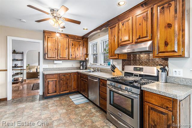 Builiding view eight for 21619 Oxford, Farmington, MI. 48336