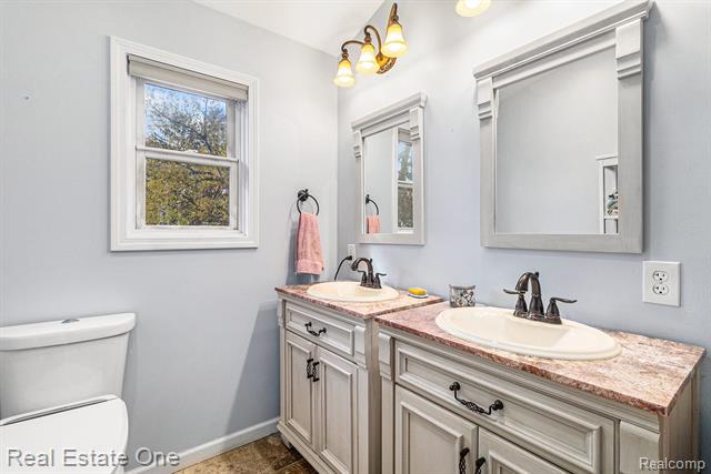 Builiding view fifteen for 21619 Oxford, Farmington, MI. 48336