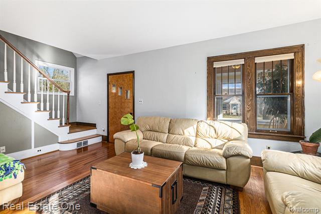 Builiding view five for 21619 Oxford, Farmington, MI. 48336