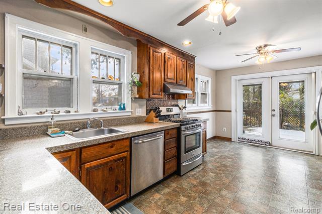 Builiding view seven for 21619 Oxford, Farmington, MI. 48336