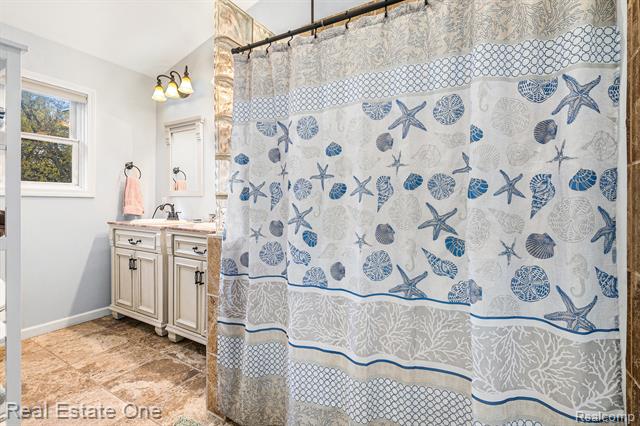 Builiding view sixteen for 21619 Oxford, Farmington, MI. 48336