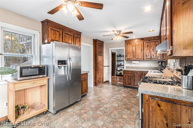 Builiding view ten for 21619 Oxford, Farmington, MI. 48336