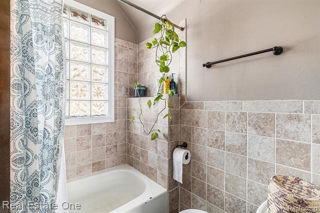 Builiding view twelve for 21619 Oxford, Farmington, MI. 48336