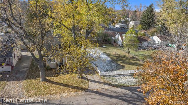 Builiding view twenty four for 21619 Oxford, Farmington, MI. 48336