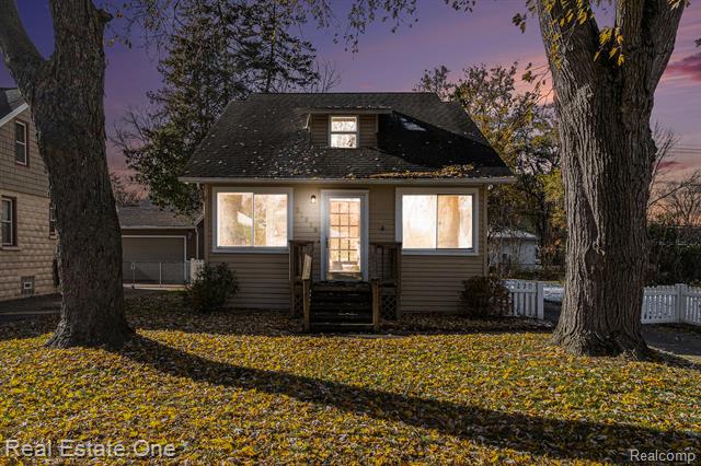 Builiding view twenty for 21619 Oxford, Farmington, MI. 48336