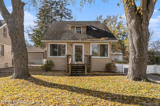 front view for 21619 Oxford Ave, Farmington, Mi. 48336