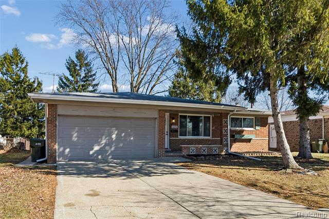 front view for 36236 Arlene Dr, Sterling Heights, Mi. 48310