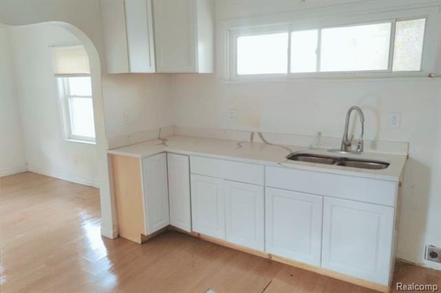 Builiding view five for 1317 E Muir, Hazel Park, MI. 48030