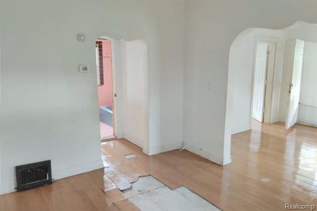 Builiding view six for 1317 E Muir, Hazel Park, MI. 48030