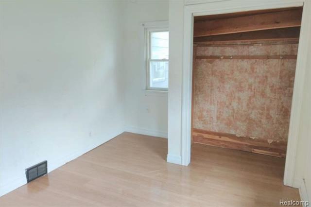 Builiding view ten for 1317 E Muir, Hazel Park, MI. 48030