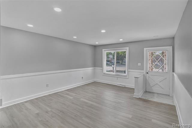 Builiding view eighteen for 13612 Canterbury, Sterling Heights, MI. 48312