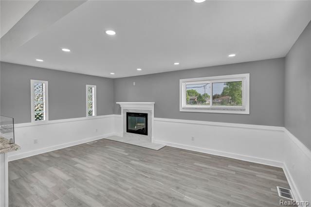 Builiding view fifteen for 13612 Canterbury, Sterling Heights, MI. 48312