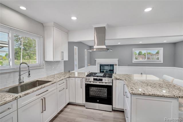 Builiding view seven for 13612 Canterbury, Sterling Heights, MI. 48312