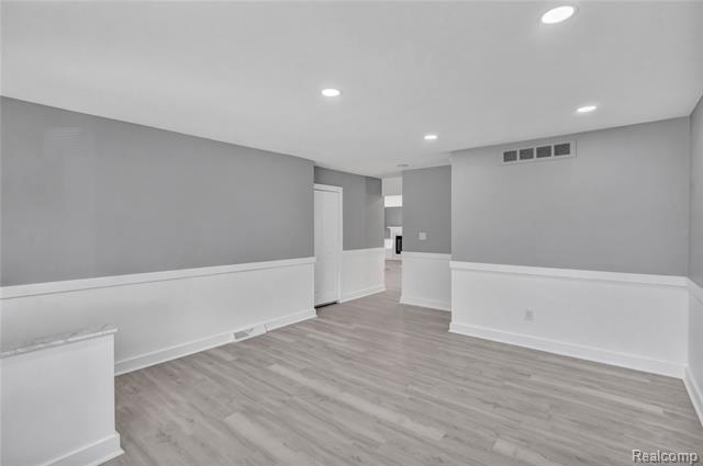 Builiding view seventeen for 13612 Canterbury, Sterling Heights, MI. 48312