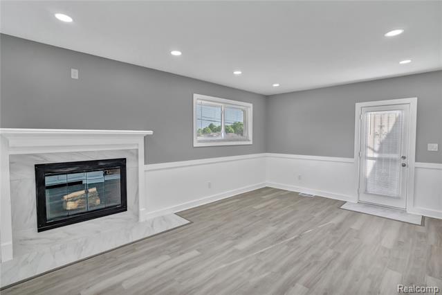 Builiding view sixteen for 13612 Canterbury, Sterling Heights, MI. 48312