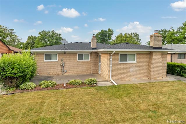 Builiding view thirty three for 13612 Canterbury, Sterling Heights, MI. 48312