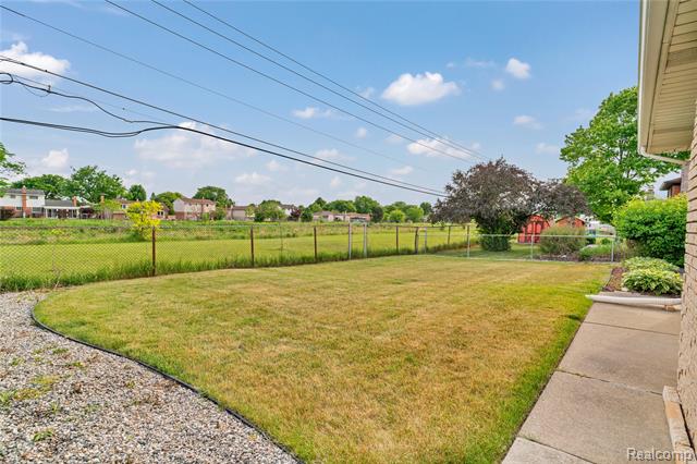 Builiding view thirty for 13612 Canterbury, Sterling Heights, MI. 48312