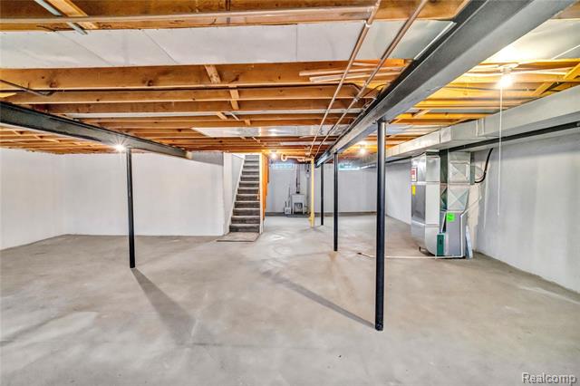 Builiding view twenty eight for 13612 Canterbury, Sterling Heights, MI. 48312