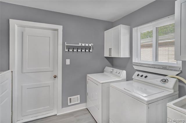 Builiding view twenty five for 13612 Canterbury, Sterling Heights, MI. 48312